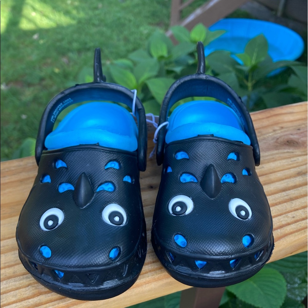 NWT Boys Sharks Xtra Cushion Clog Slides sz 5/6